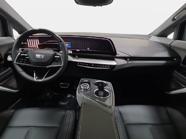 New 2027 Cadillac Optiq Luxury w/ LPO, Floor Liner Package AWD/4WD image 9