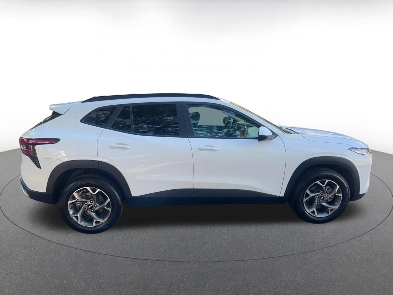 Used 2025 Chevrolet Trax LT image 16