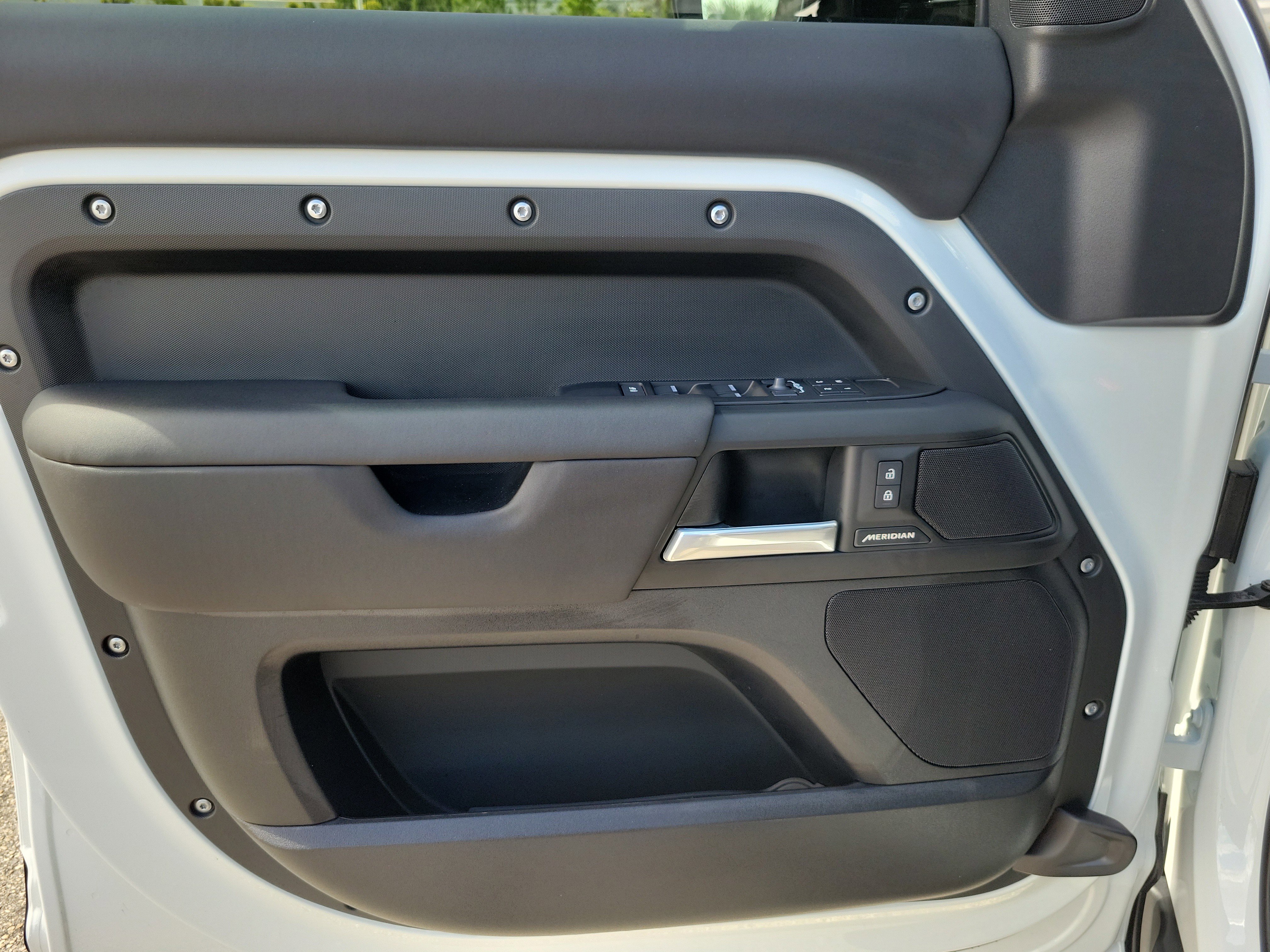 Used 2025 Land Rover Defender 110 S image 24