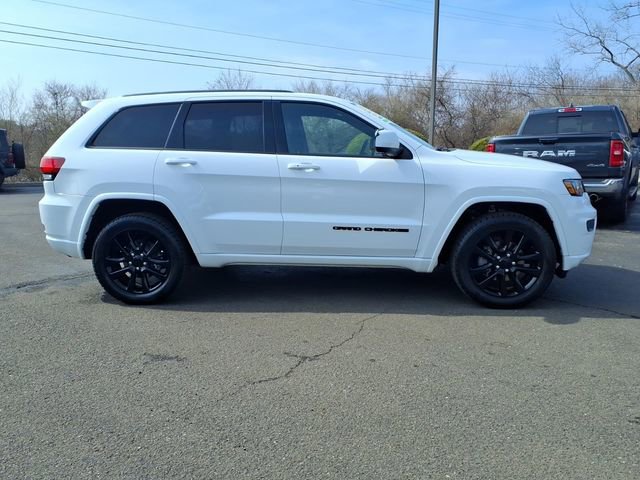 Certified 2018 Jeep Grand Cherokee Altitude image 2