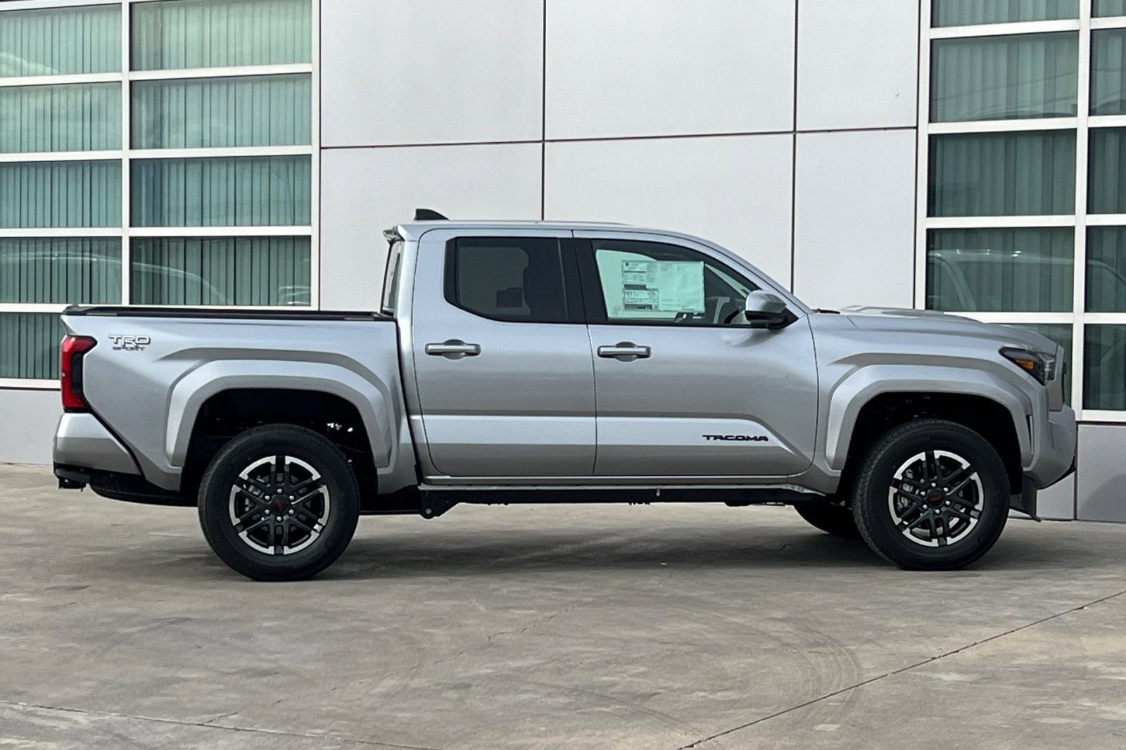Used 2025 Toyota Tacoma TRD Sport AWD/4WD image 3