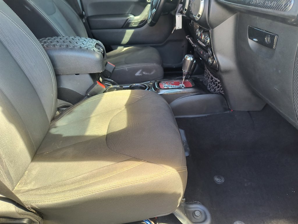 Used 2018 Jeep Wrangler Unlimited Sahara image 31