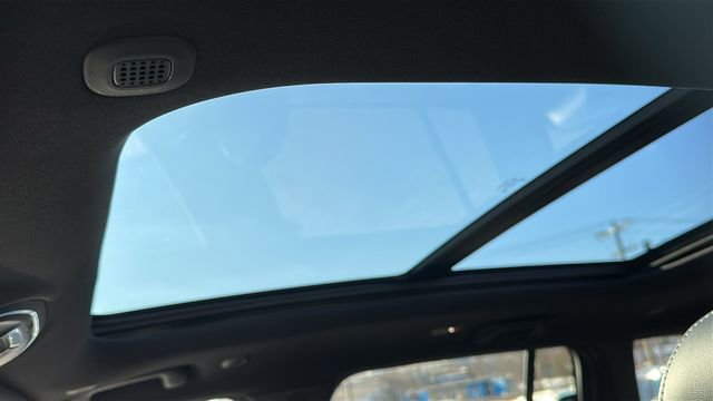 Used 2024 Jeep Grand Cherokee Limited image 10