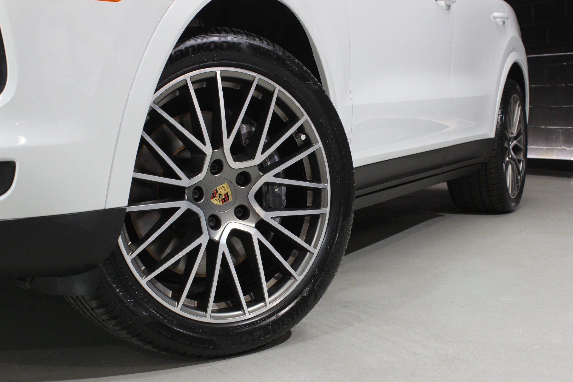 Used 2022 Porsche Cayenne Platinum Edition AWD/4WD image 18