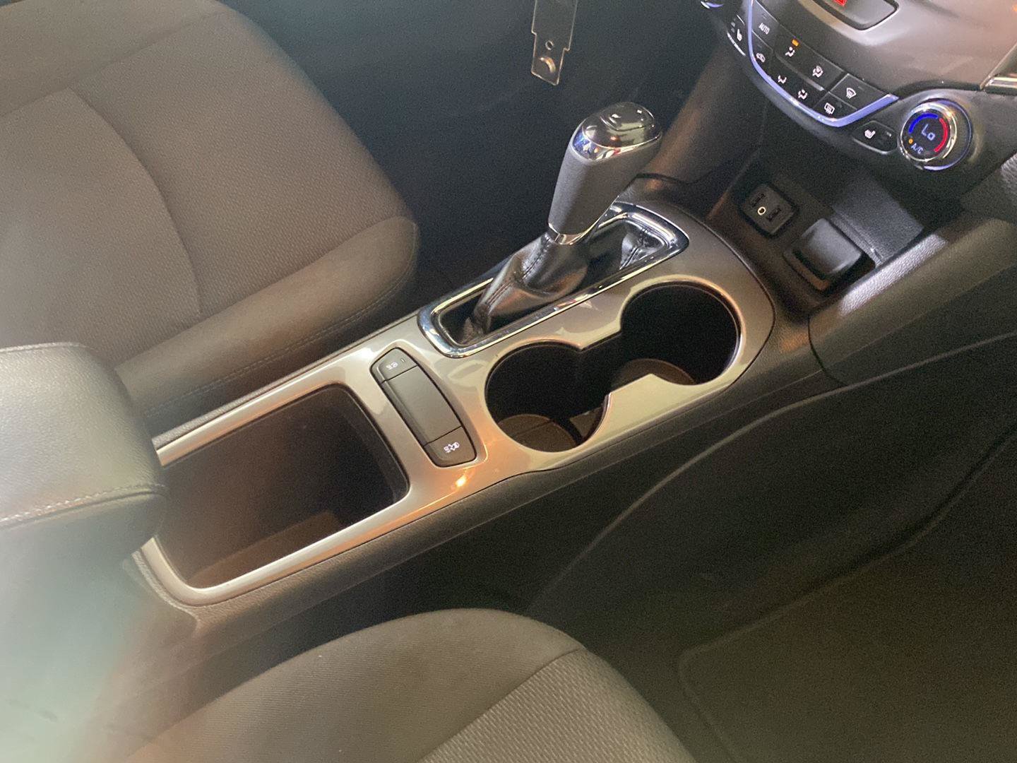 Used 2019 Chevrolet Cruze LT FWD image 38