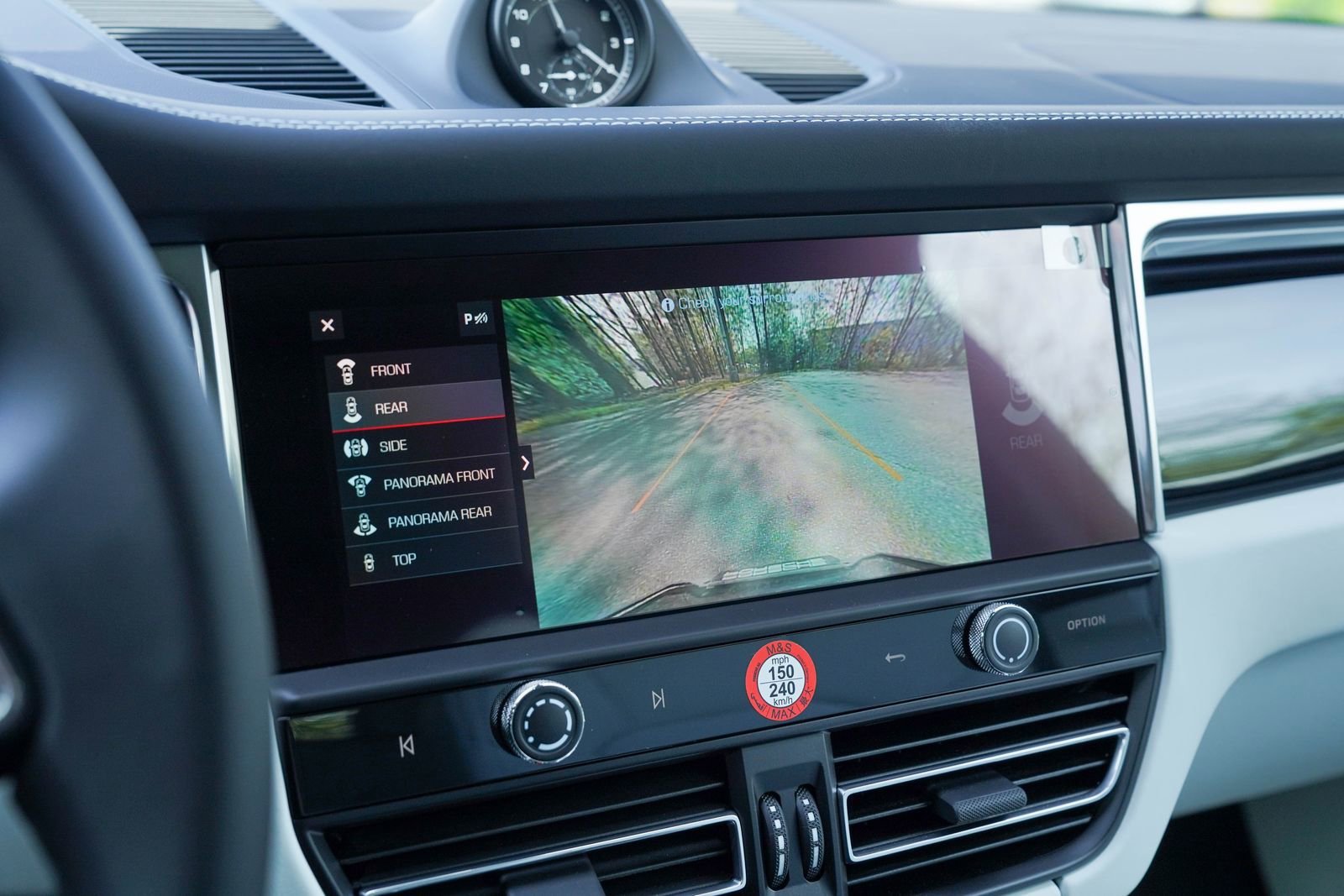 Certified 2025 Porsche Macan image 29