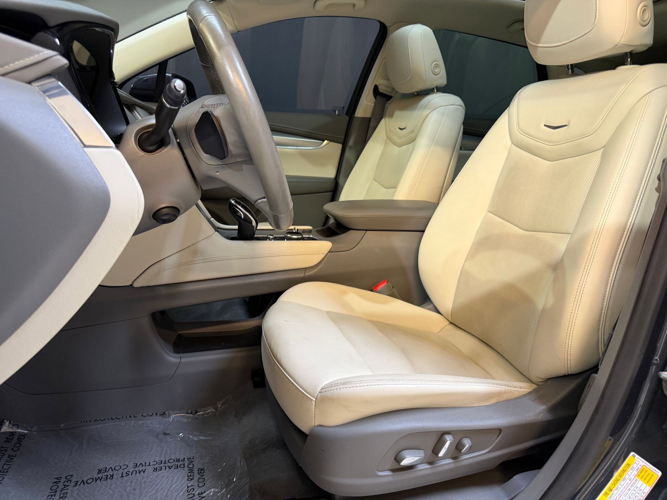 Used 2020 Cadillac XT5 Premium Luxury FWD image 5