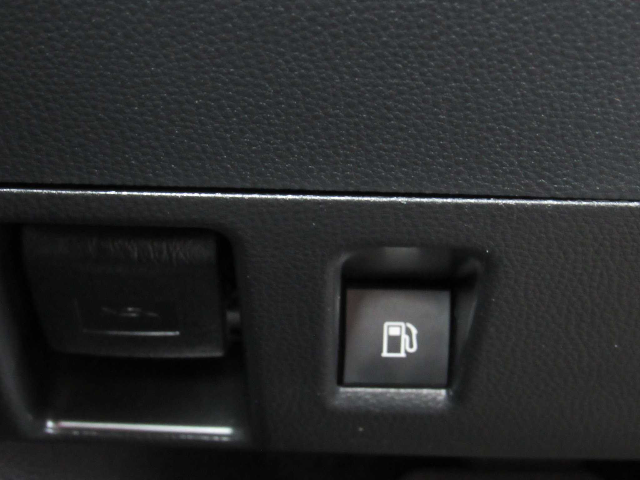 Used 2022 Toyota Highlander XLE AWD/4WD image 16