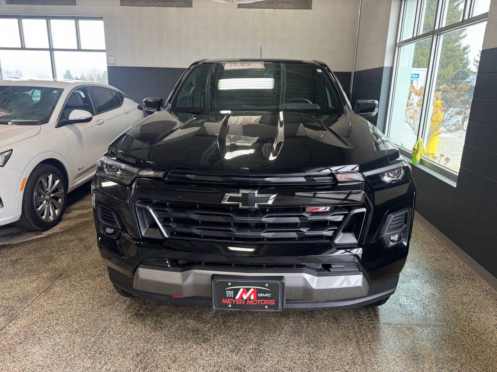 Used 2024 Chevrolet Colorado Z71 w/ Z71 Convenience Package 2 image 2