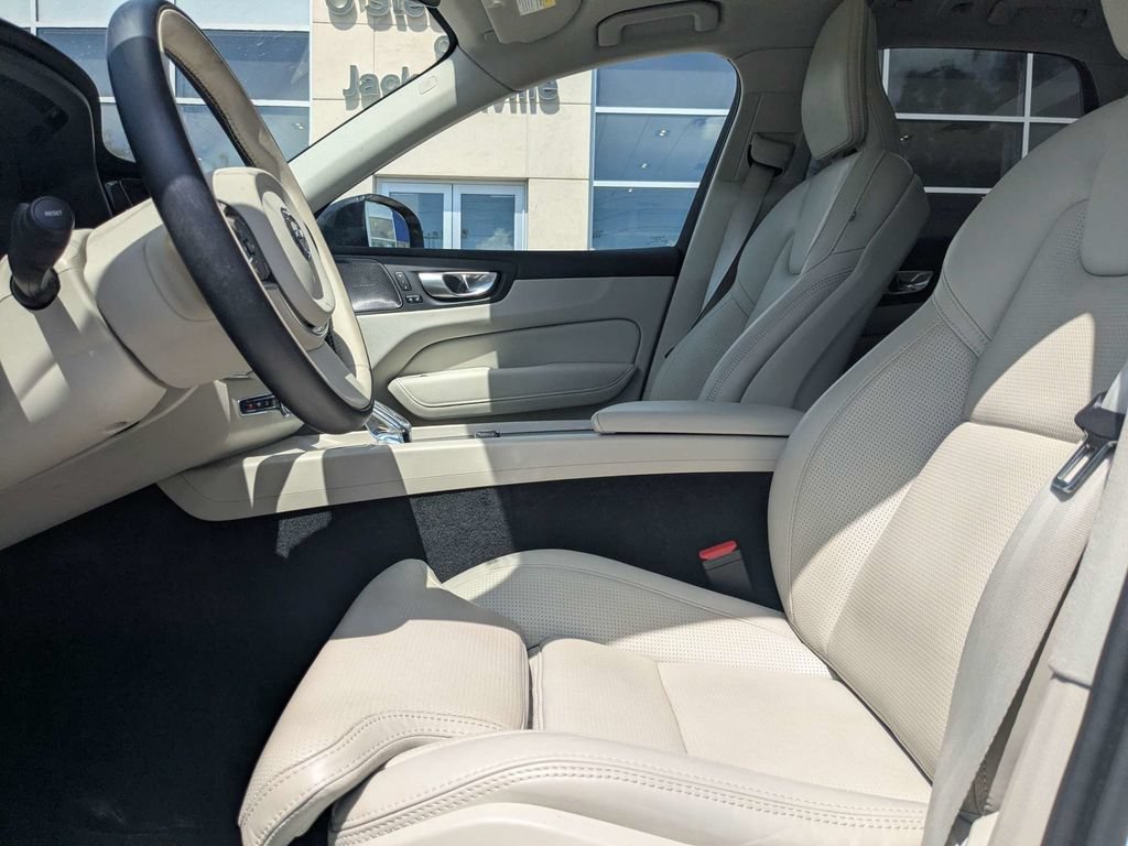 Certified 2024 Volvo XC60 B5 Ultimate w/ Protection Package Premier AWD/4WD image 2