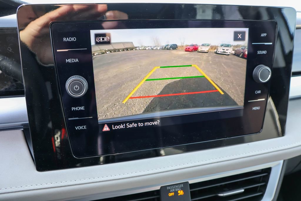 New 2025 Volkswagen Taos SE image 29