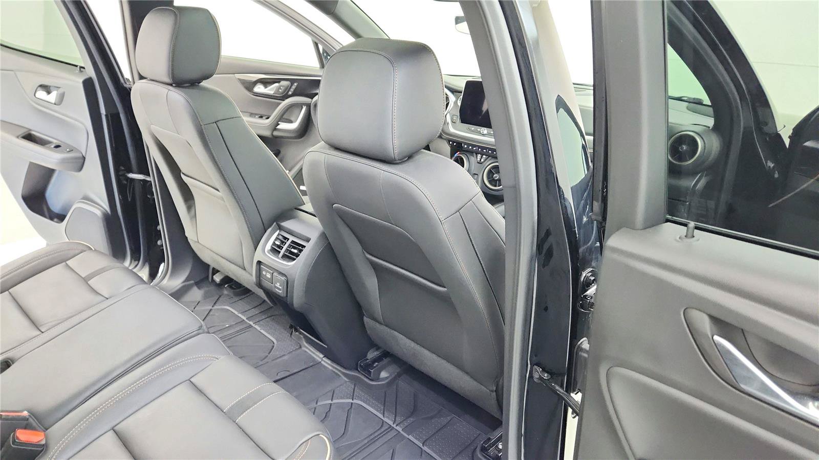 Used 2024 Chevrolet Blazer Premier w/ Driver Confidence II Package FWD image 20