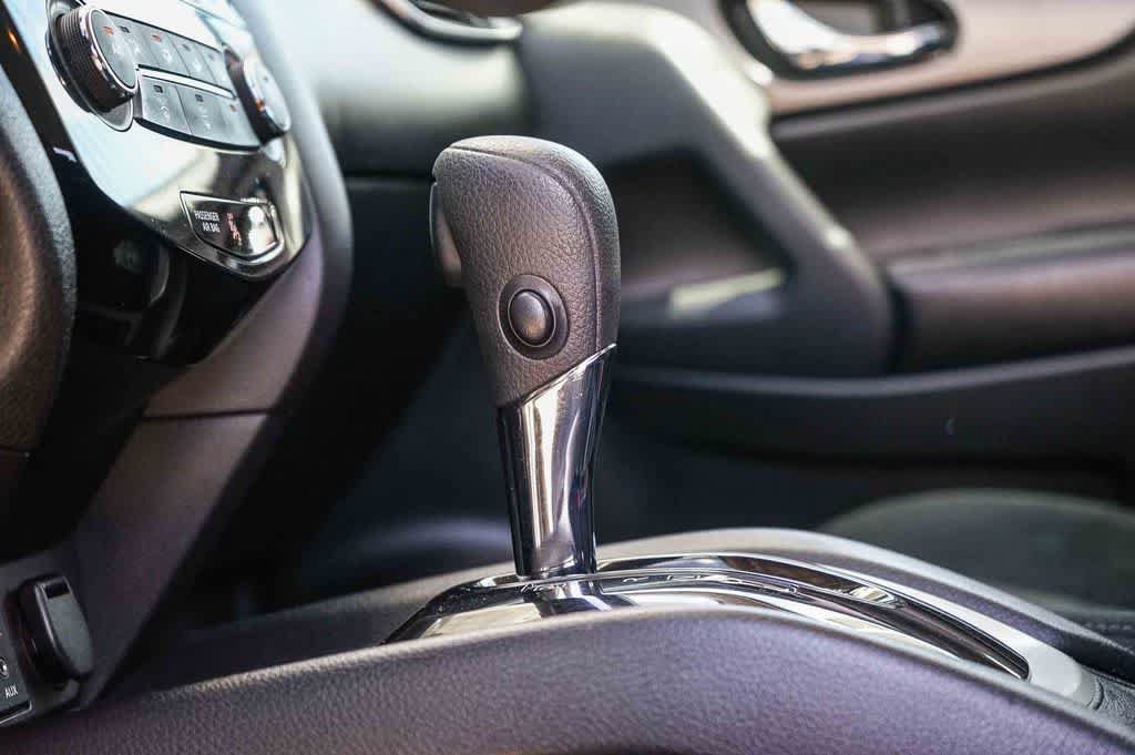 Used 2016 Nissan Rogue S FWD image 19