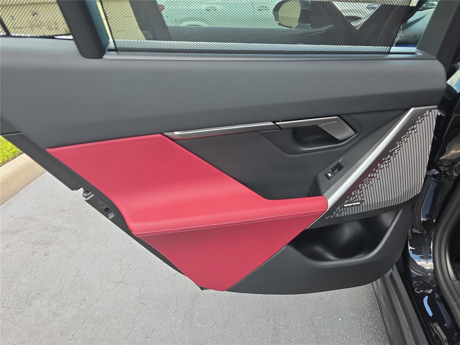 Used 2025 BMW 540i xDrive AWD/4WD image 11