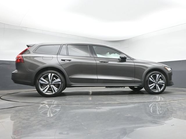 Used 2025 Volvo V60 B5 Cross Country Plus AWD/4WD image 38