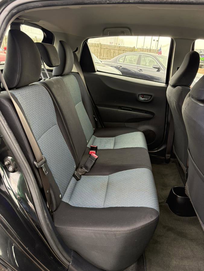 Used 2012 Toyota Yaris SE image 16