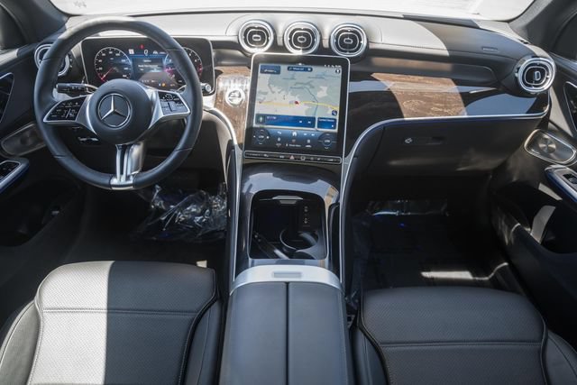 Certified 2025 Mercedes-Benz GLC 300 4MATIC w/ Driver Assistance Package image 20