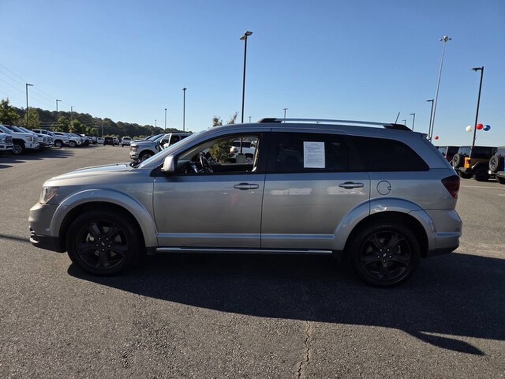 Used 2020 Dodge Journey Crossroad w/ Popular Equipment Group FWD image 2