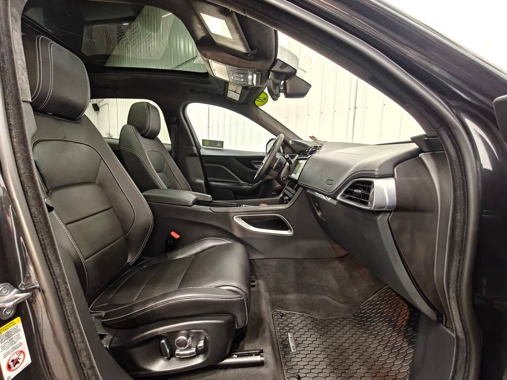 Used 2020 Jaguar F-PACE S AWD/4WD image 29