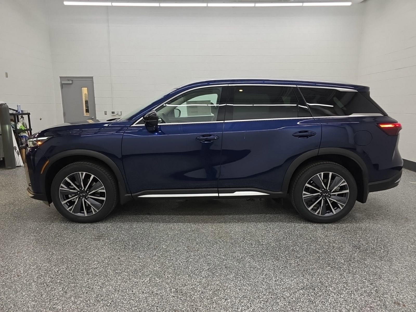New 2026 INFINITI QX60 Luxe w/ Cargo Package image 2