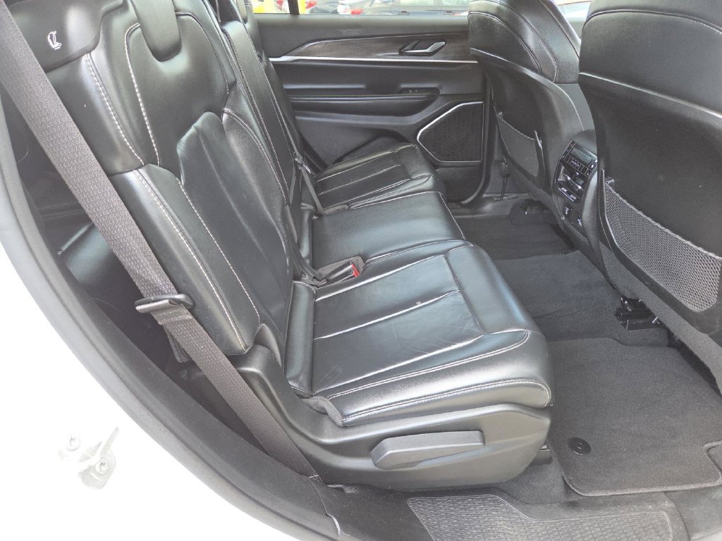 Used 2022 Jeep Grand Cherokee L Limited AWD/4WD image 18