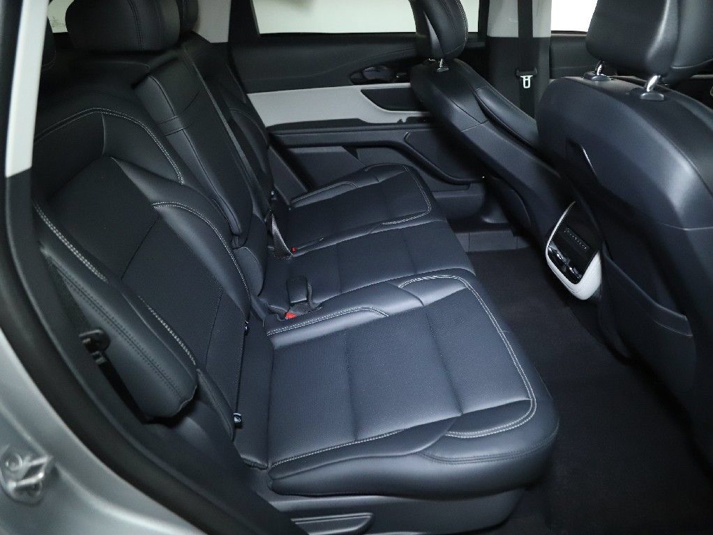 Used 2025 Lincoln Nautilus Premier AWD/4WD image 31