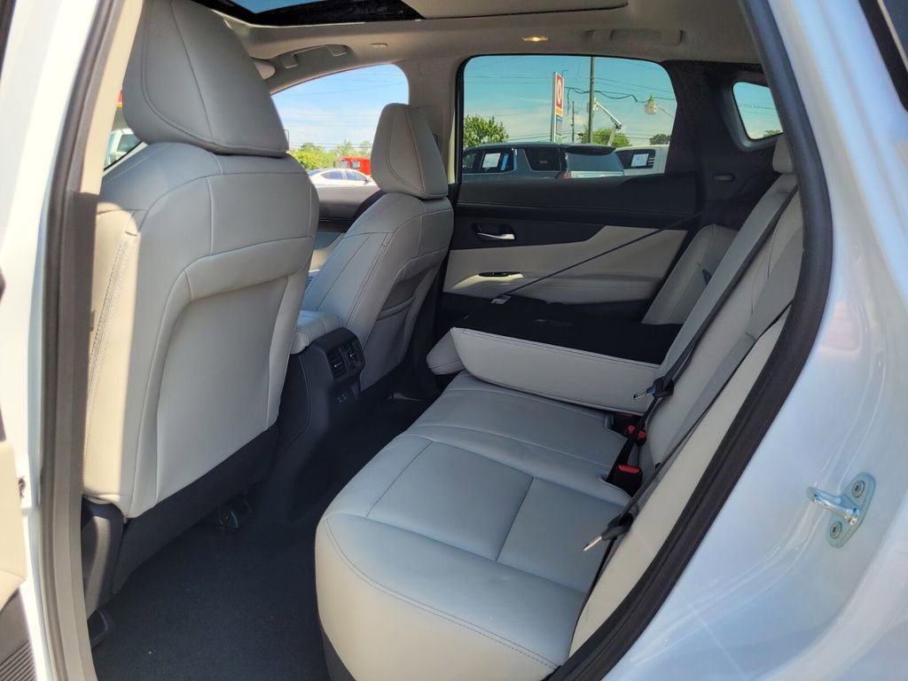 New 2025 Nissan Murano SL w/ Cargo Package AWD/4WD image 4