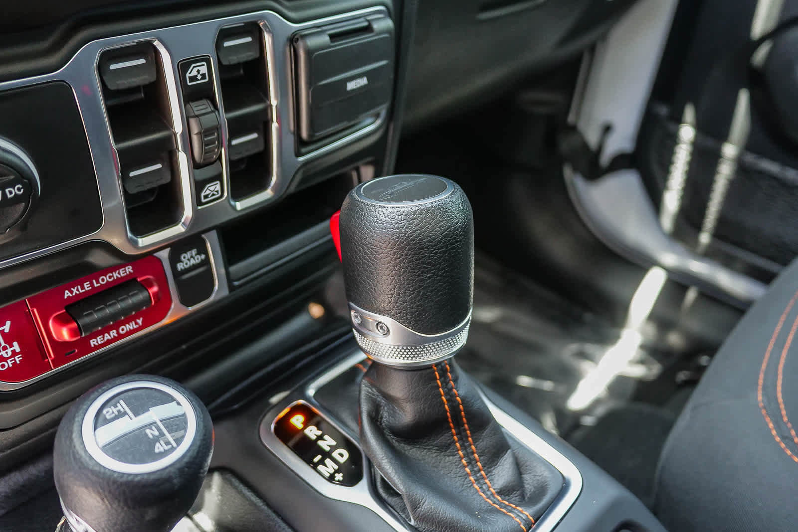 Used 2023 Jeep Gladiator Mojave AWD/4WD image 19