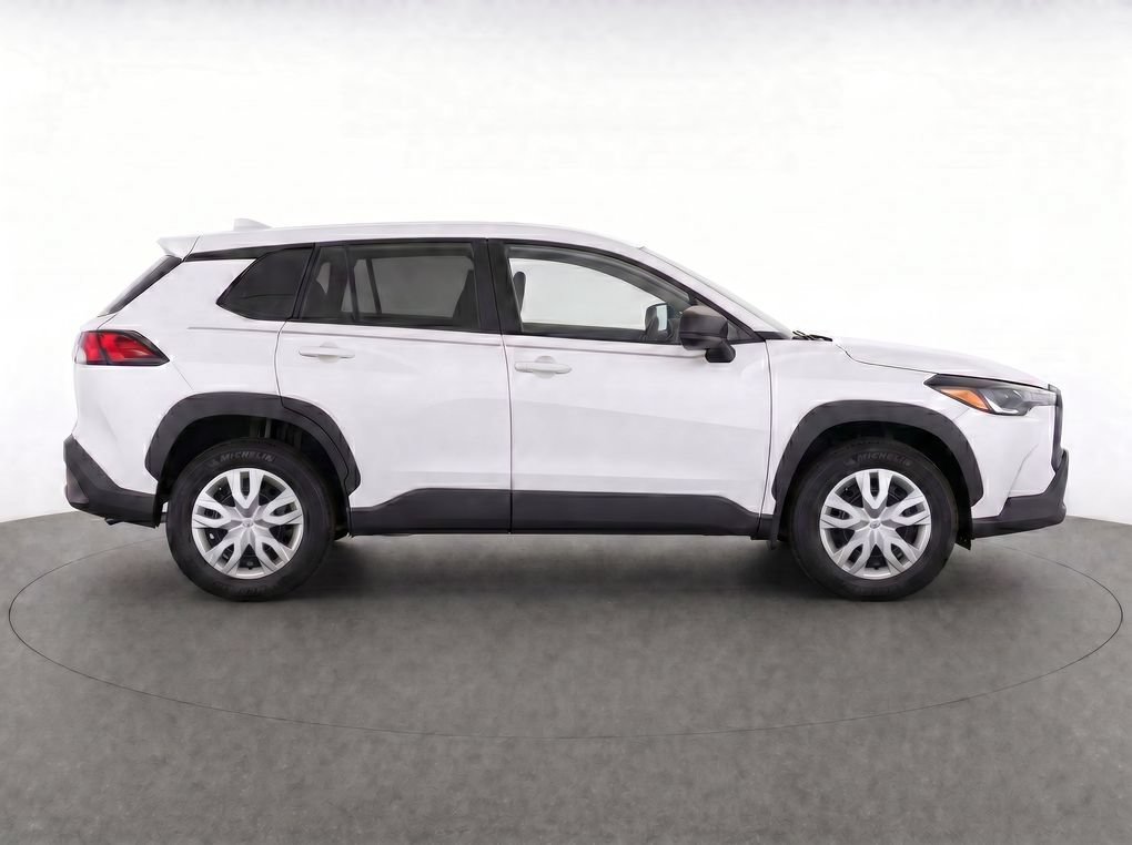 Used 2025 Toyota Corolla Cross L FWD image 11