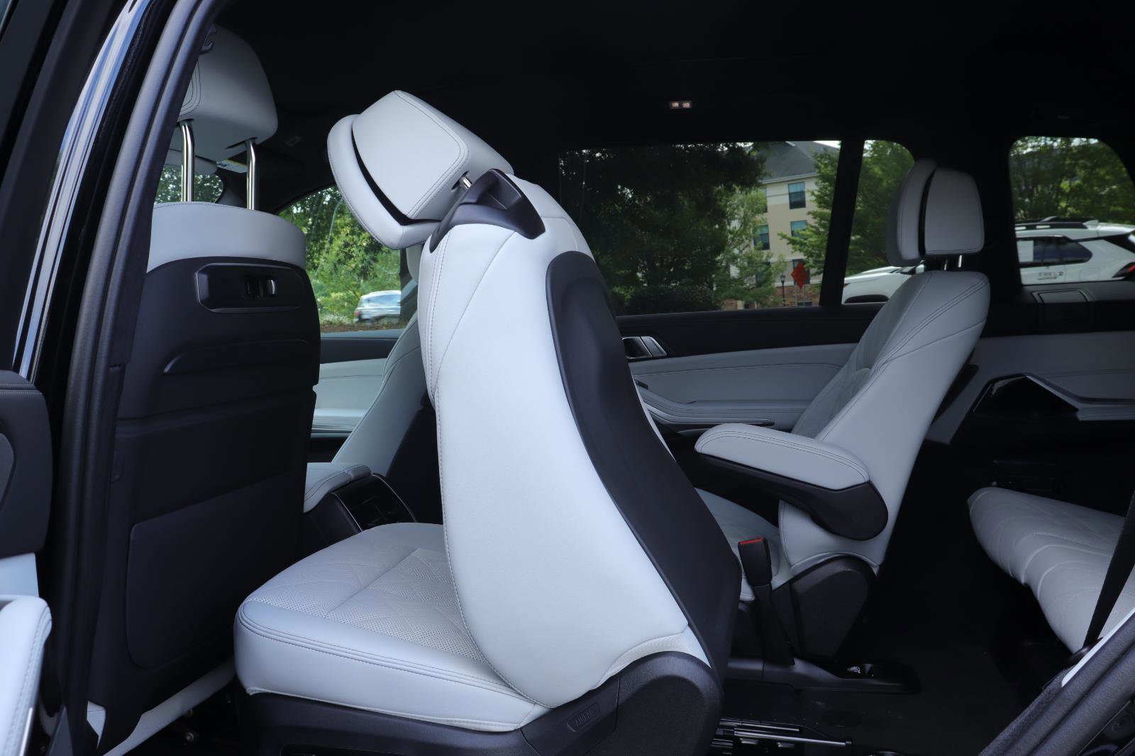 New 2026 BMW X7 xDrive40i w/ Premium Package image 14