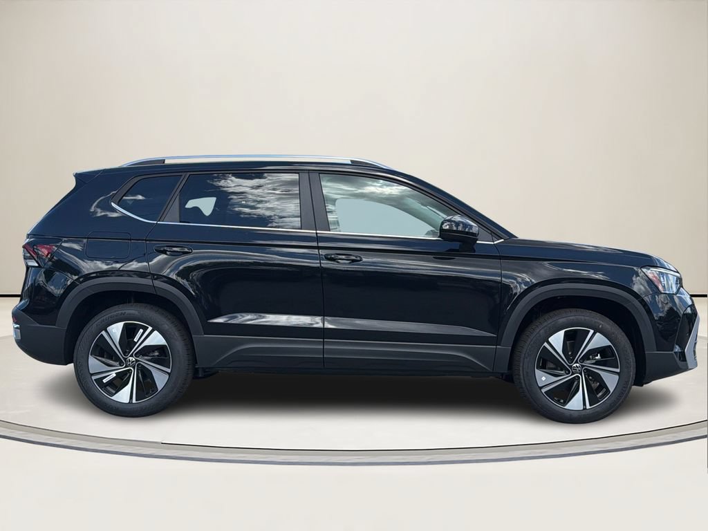 New 2026 Volkswagen Taos SE AWD/4WD image 2