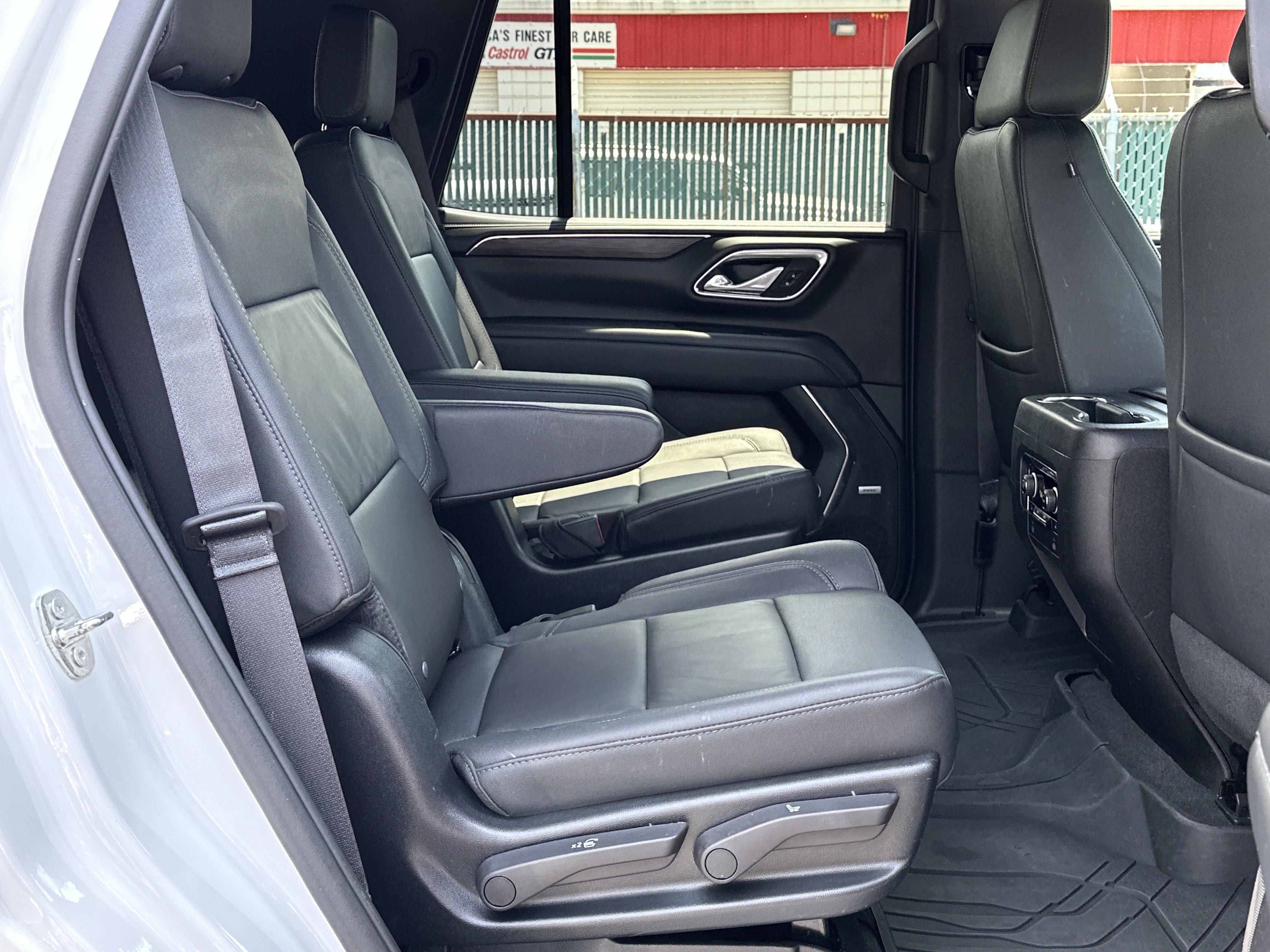 Used 2023 Chevrolet Tahoe Z71 w/ Luxury Package AWD/4WD image 13