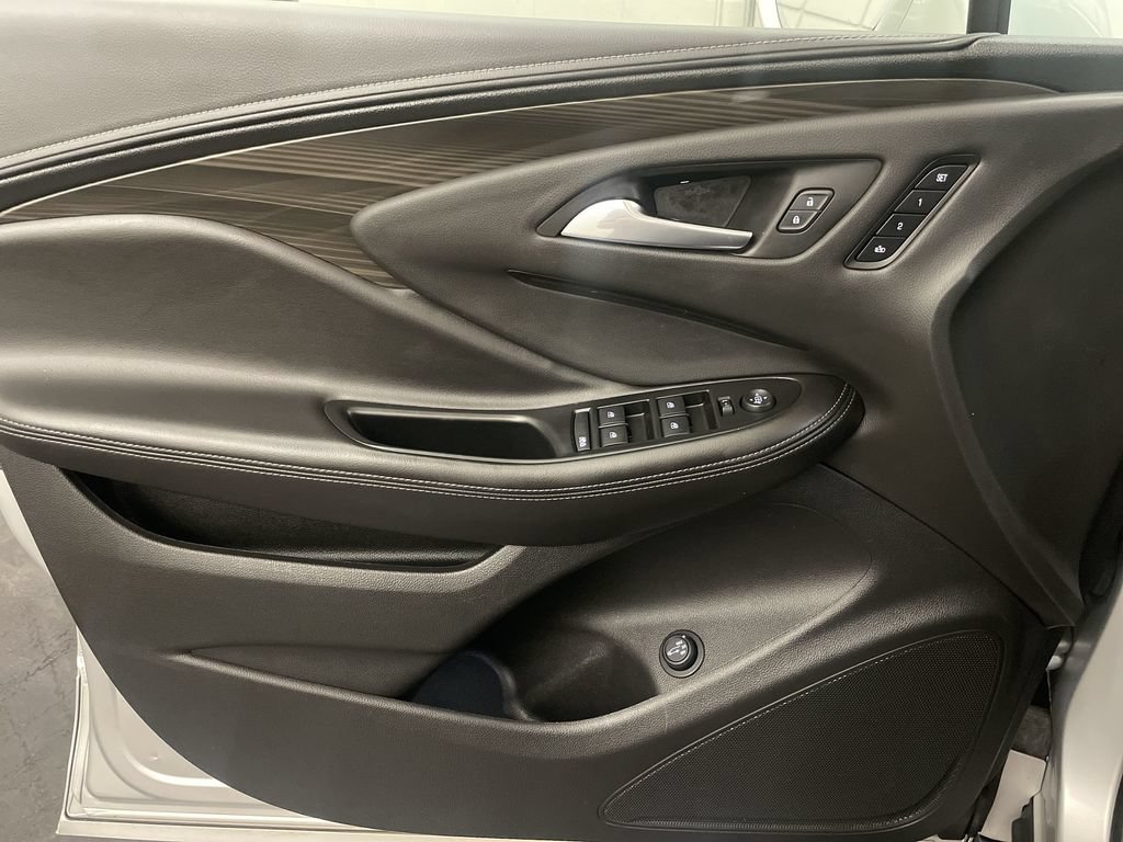 Used 2019 Buick Envision Essence FWD image 16
