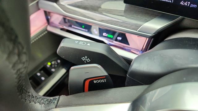 Used 2025 BMW 740i xDrive image 41