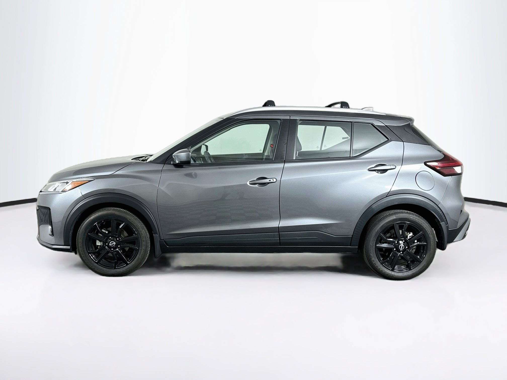Used 2024 Nissan Kicks SV w/ Interior Electronics Package FWD image 4