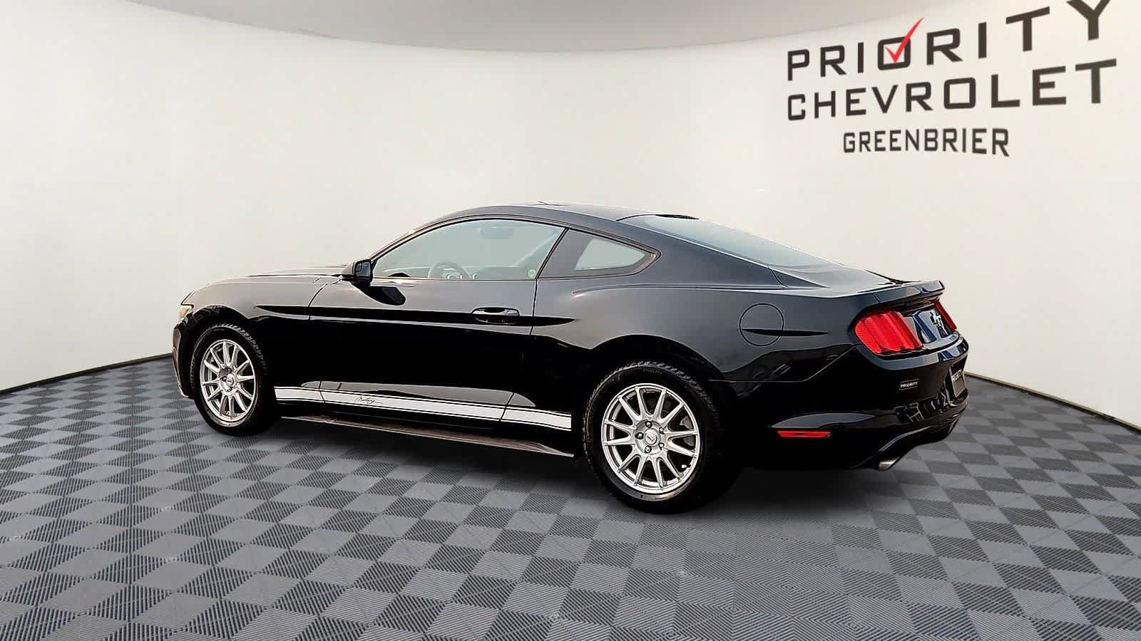 Used 2015 Ford Mustang Coupe RWD image 6