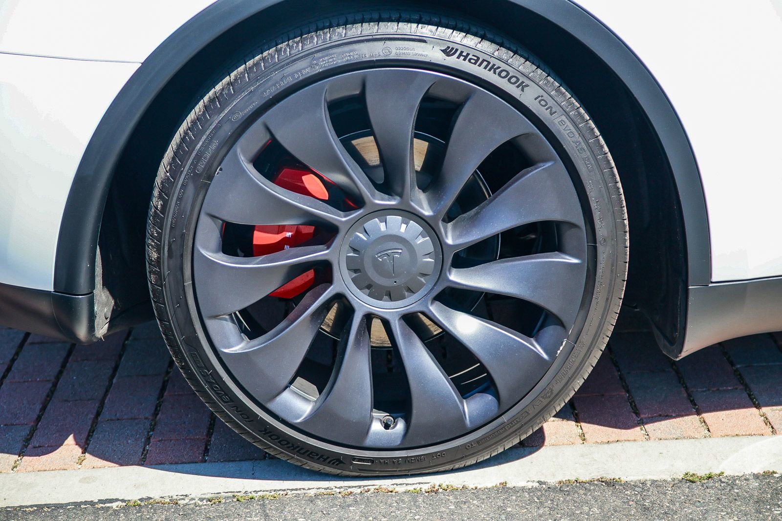 Used 2024 Tesla Model Y Performance image 8
