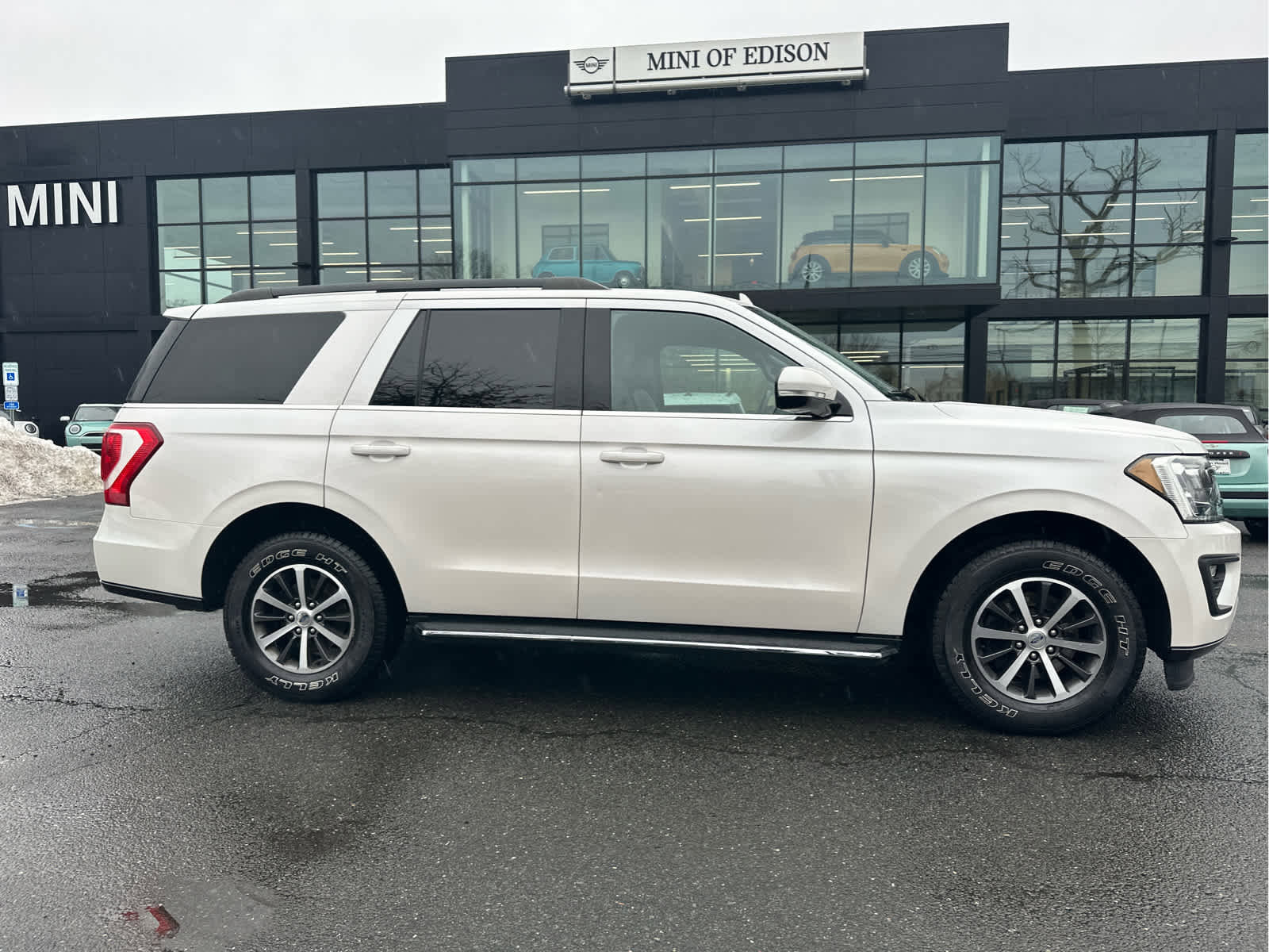 Used 2019 Ford Expedition XLT w/ Equipment Group 202A image 5