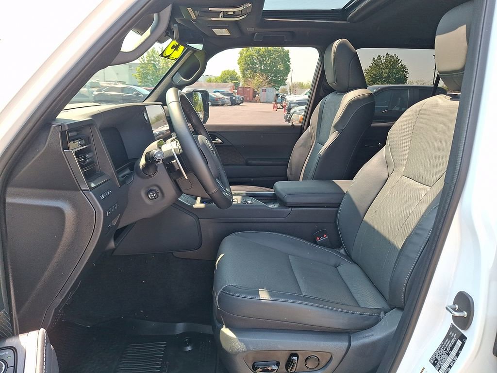 Used 2025 Lexus GX 550 w/ Accessory Package (2T) AWD/4WD image 15