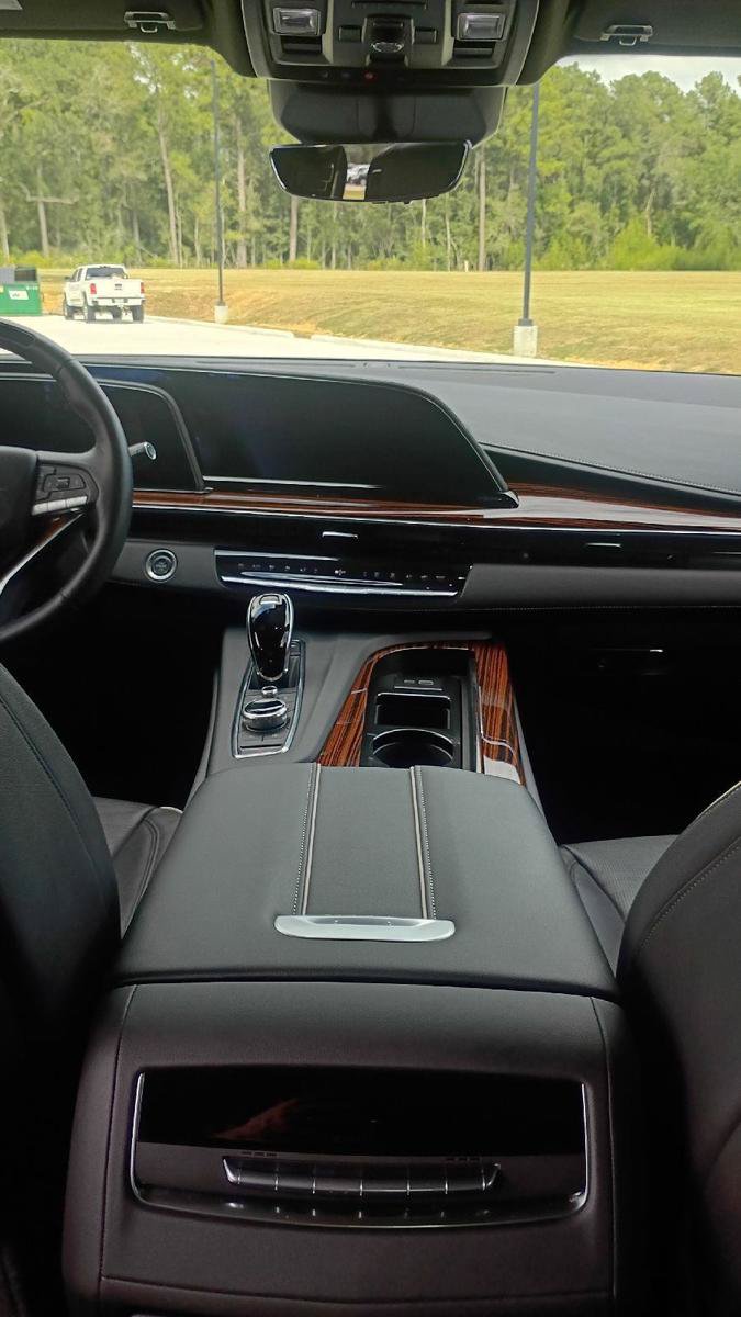 Used 2024 Cadillac Escalade Premium Luxury AWD/4WD image 16