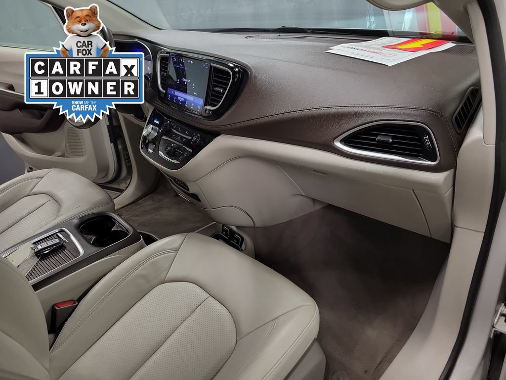 Used 2021 Chrysler Pacifica Touring-L FWD image 23