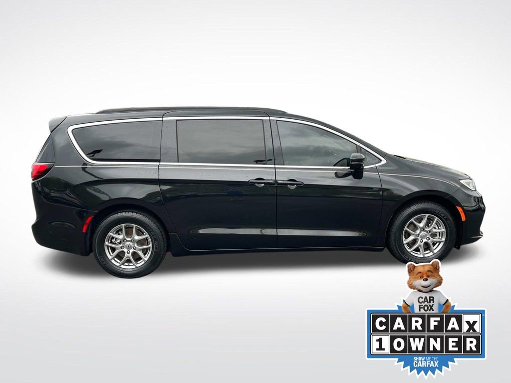 Used 2021 Chrysler Pacifica Touring image 2