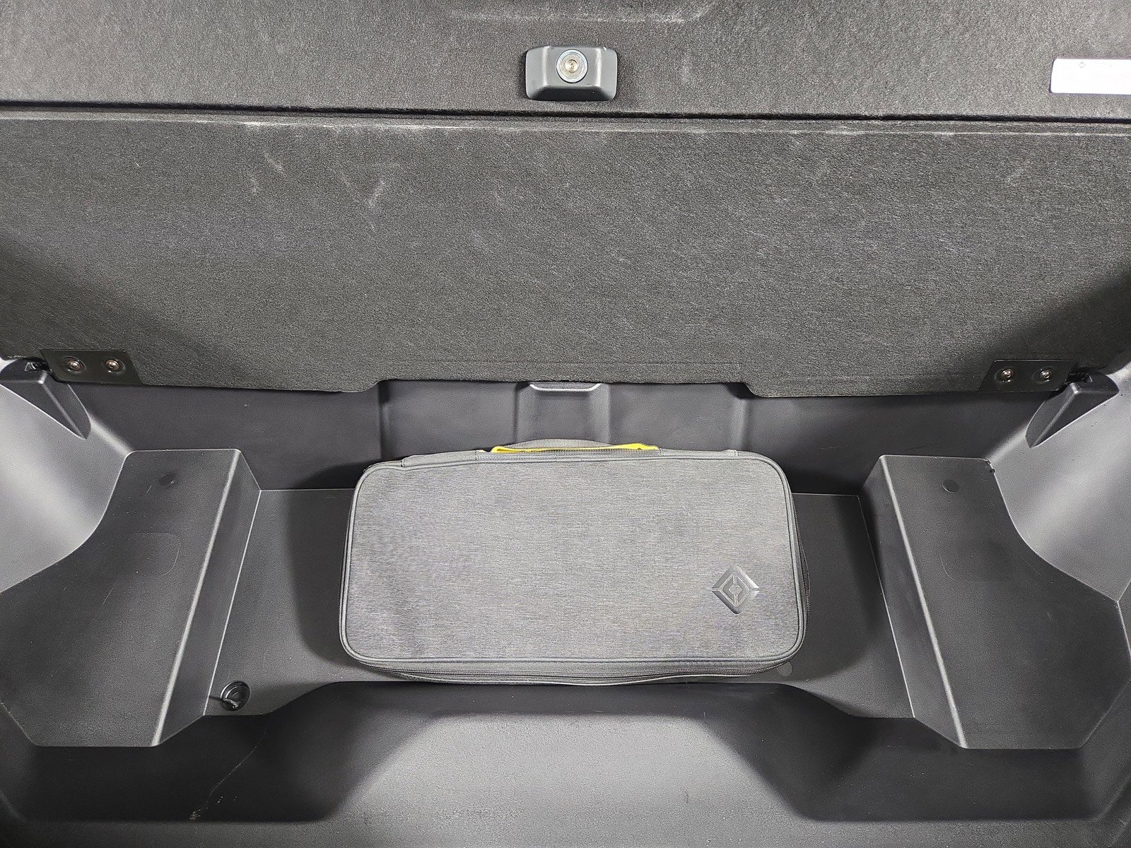 Used 2022 Rivian R1S Launch Edition image 14