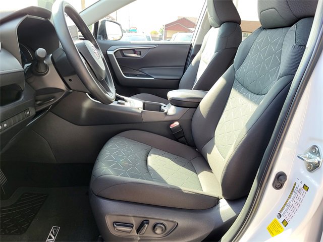 Used 2025 Toyota RAV4 XLE image 4