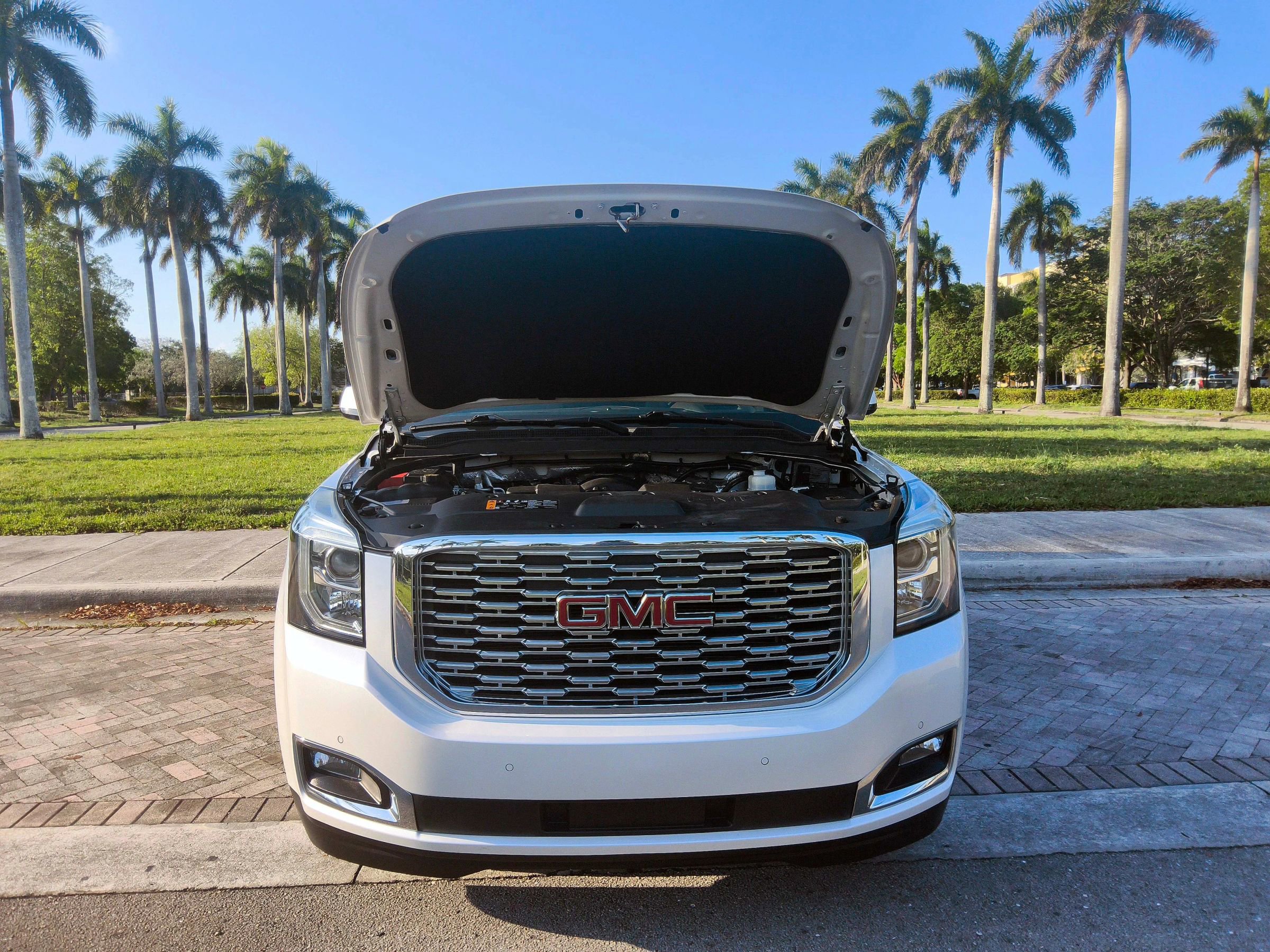 Used 2018 GMC Yukon Denali w/ Enhanced Security Package AWD/4WD image 41