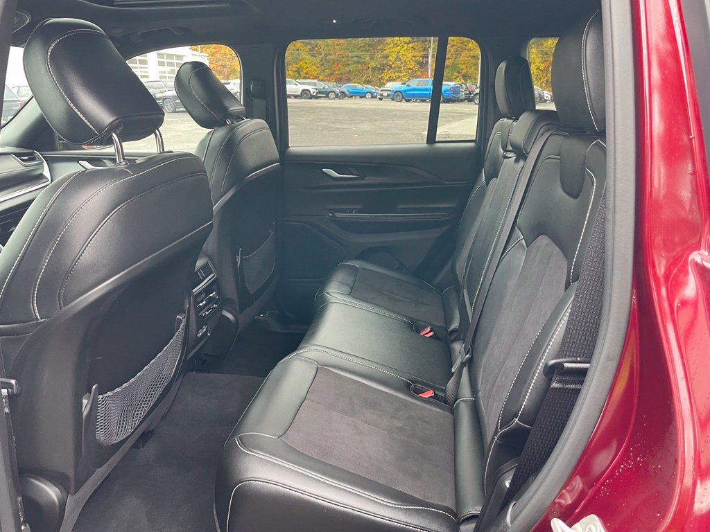Used 2023 Jeep Grand Cherokee Altitude AWD/4WD image 16