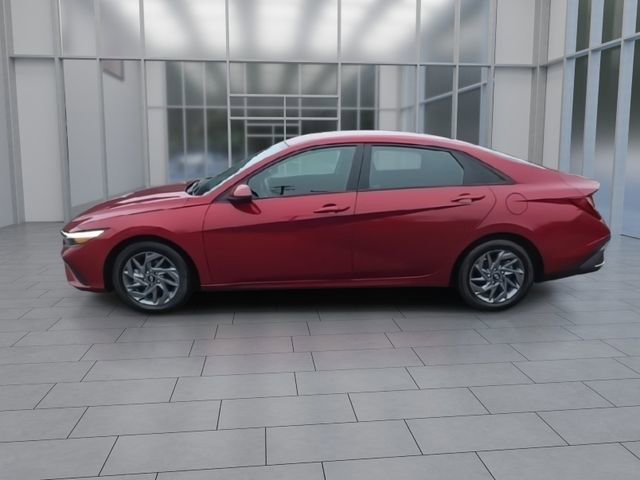 Used 2024 Hyundai Elantra SEL image 5