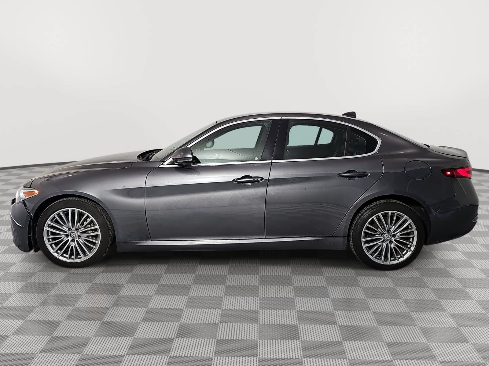 Used 2017 Alfa Romeo Giulia Ti w/ TI Performance Package AWD/4WD image 5