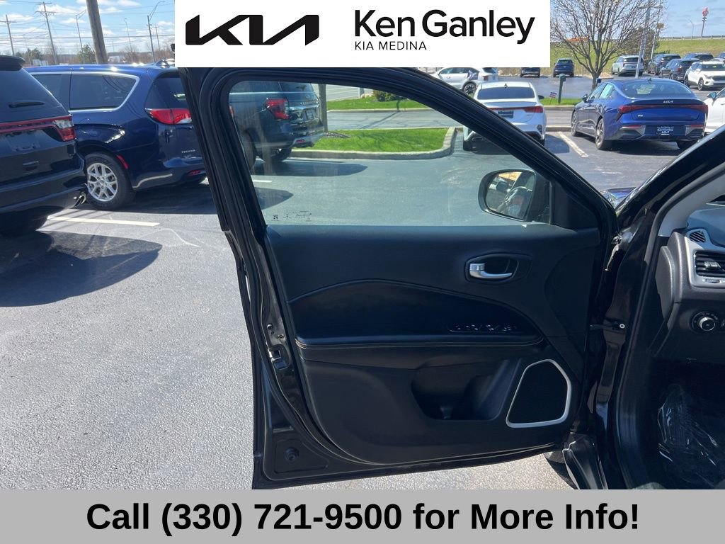 Used 2018 Jeep Compass Latitude w/ Popular Equipment Group image 23