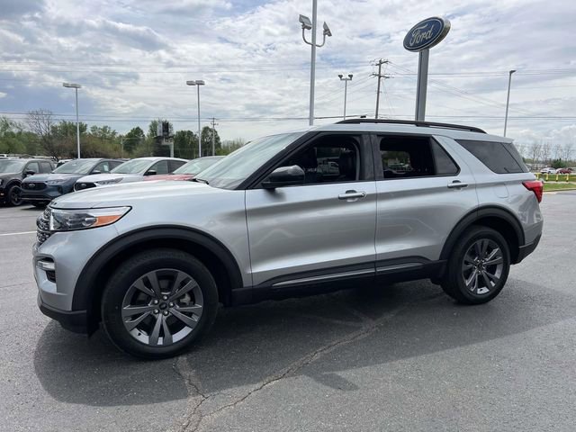 Certified 2023 Ford Explorer XLT w/ Equipment Group 202A AWD/4WD image 3